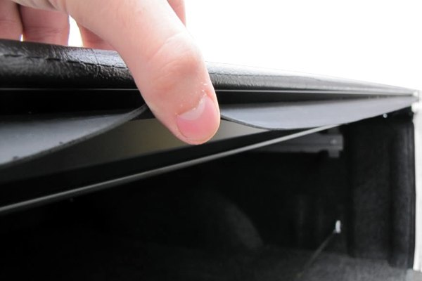 Truxedo Lo Pro Toyota Tacoma; fits with and without Trail Special Edition Bed Storage Boxes 16-21 | 5' | 556001